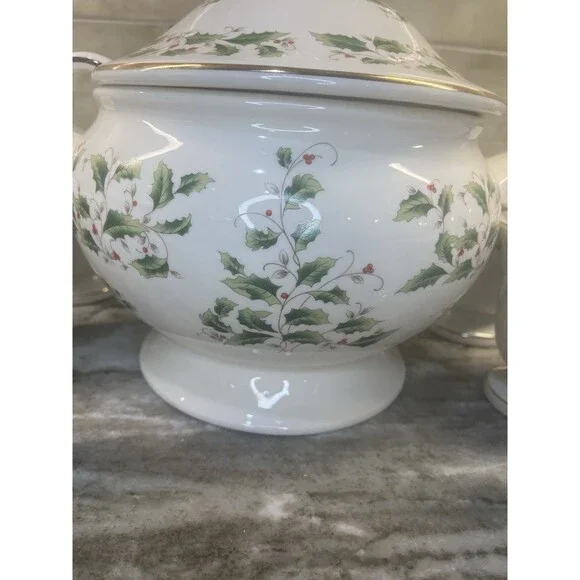 Vintage Royal Limited Holly Holiday Soup TUREEN w/Lid & Ladle AND 12 Cups Berry